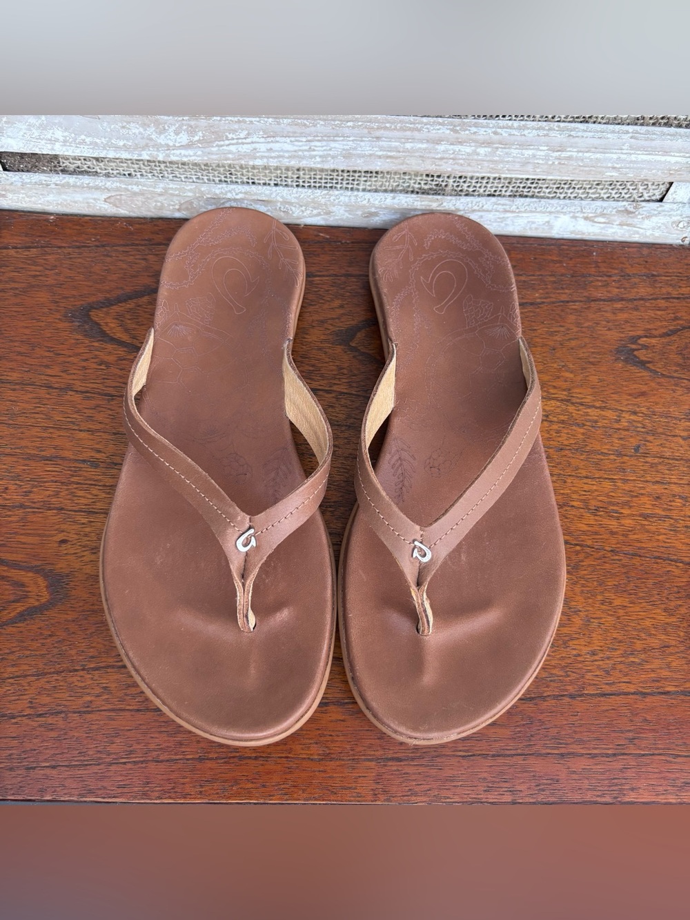 OluKai Women's Honu leather sandals